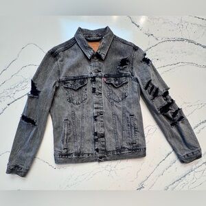 Levi’s Premium Men’s Medium Distressed Grey Denim Trucker Jacket